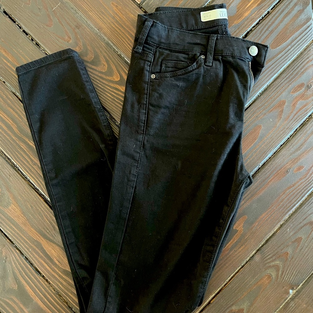 Black ripped skinny jeans